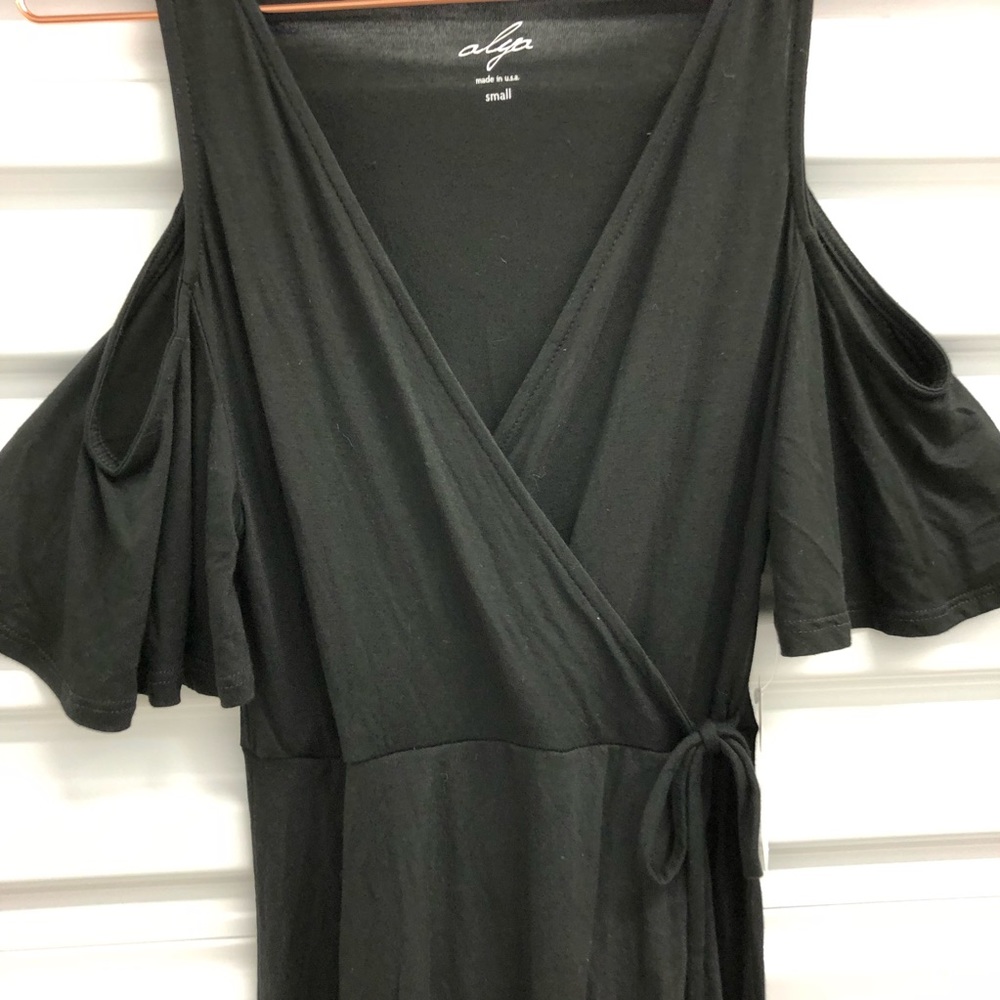 🌈 NWT Francesca’s Cold Shoulder Tie Black Dress - Picture 4 of 8